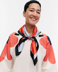 Asusteet Marimekko Huivit^Lauhtua Heijastus Unikko Silkkihuivi